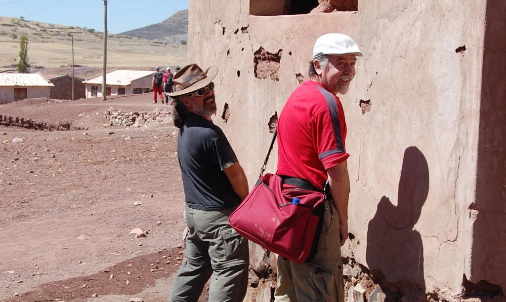 Famosos paleontólogos se aliviando na Bolívia (2013)