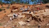 Climbing paleodunes: 'Geology' field work, 'Distrito do Ouro' quarry, Araraquara-SP (2007)